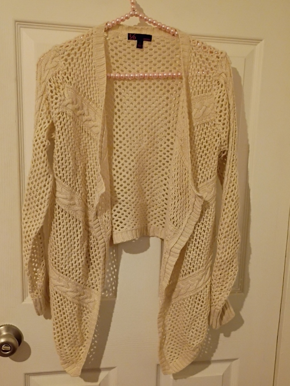 t/o Off White 🤍 Crotchet Cardigan